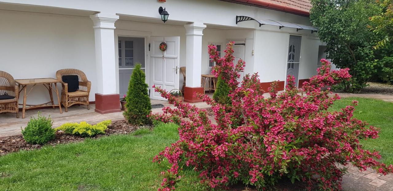 Harmónia Parasztház és Apartman Poroszlo Exterior foto